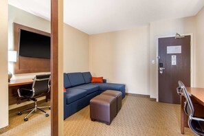 Business Room | Premium bedding, pillow-top beds, desk, blackout curtains