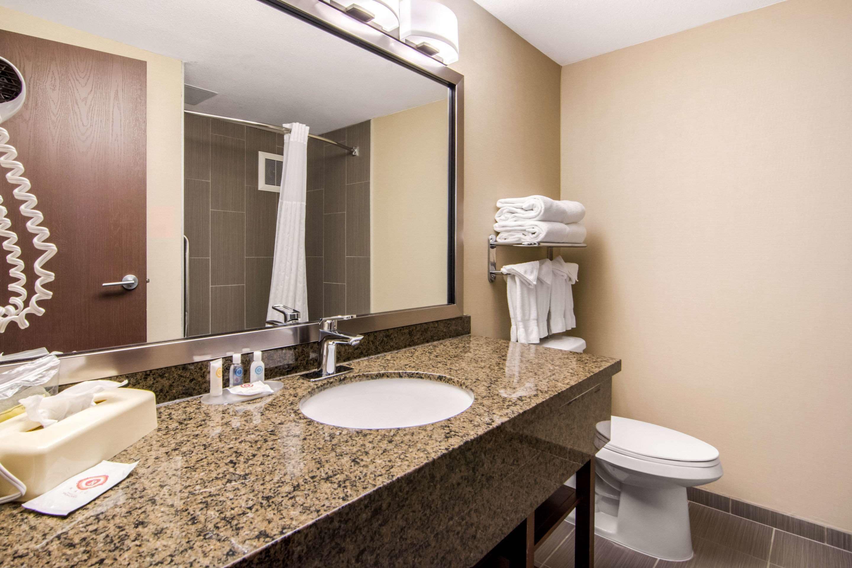 family room | bathroom | combined shower/bathtub, free toiletries, hair dryer, towels
