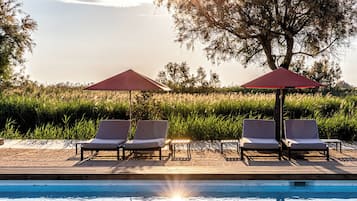 2 outdoor pools, sun loungers