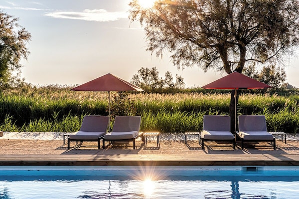 2 outdoor pools, sun loungers