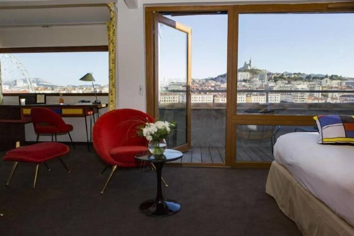 Ropa de cama de alta calidad y minibar