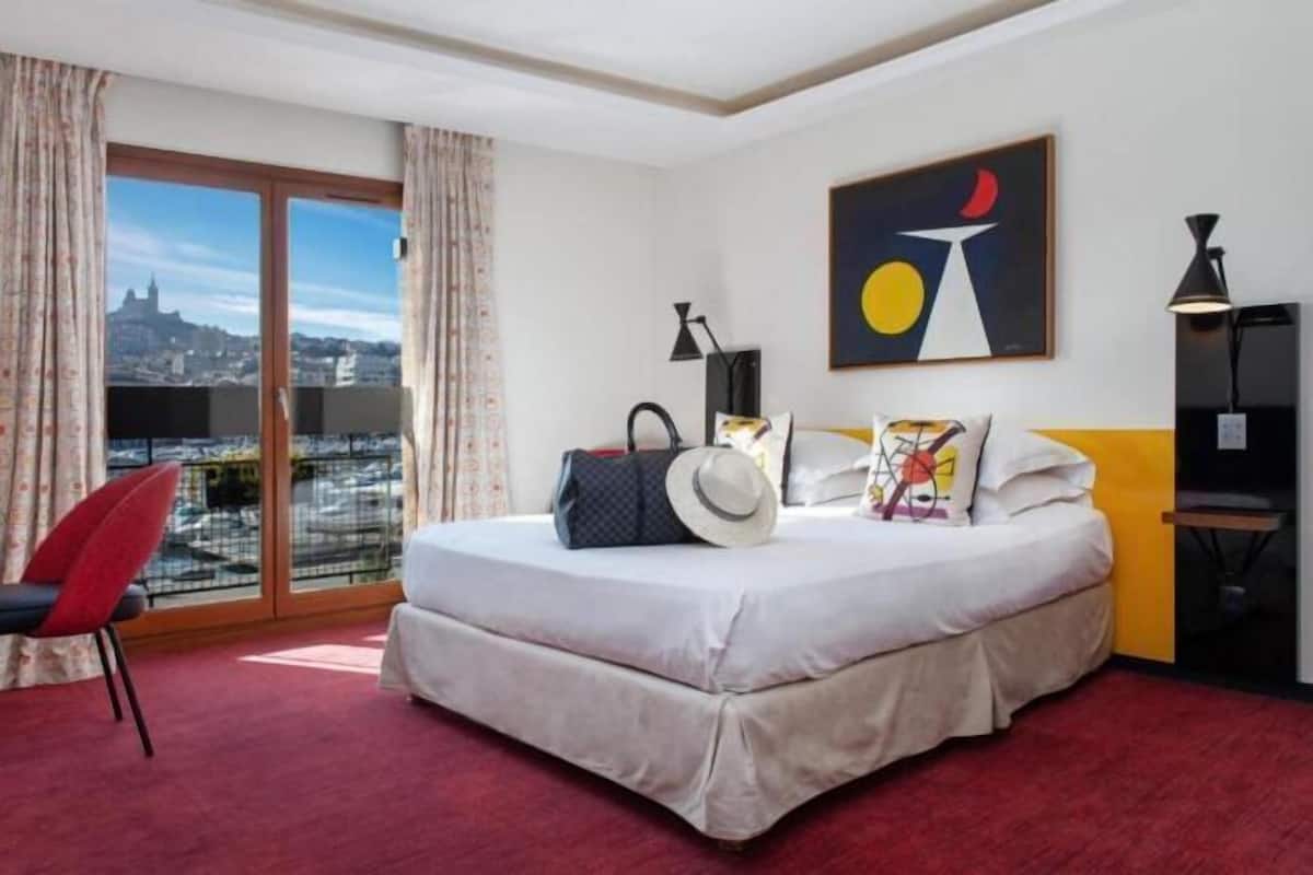 Premium bedding, minibar, in-room safe, blackout drapes