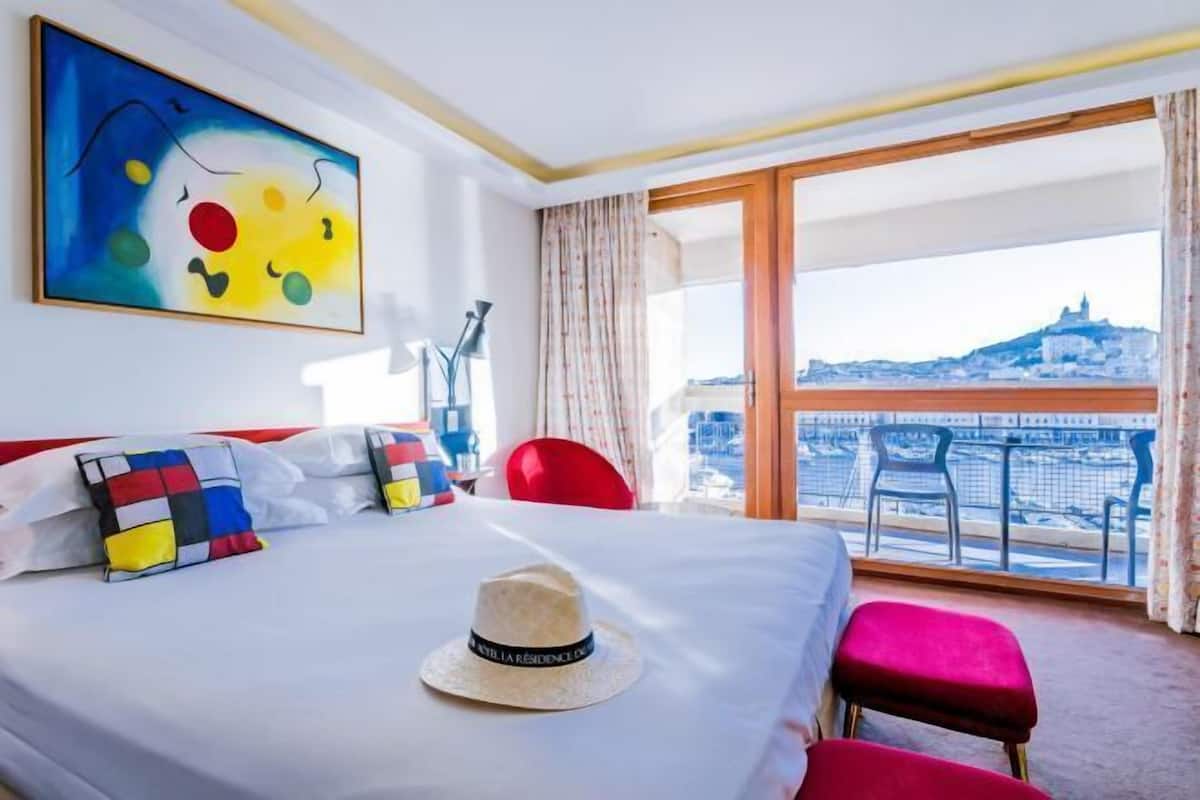 Ropa de cama de alta calidad y minibar