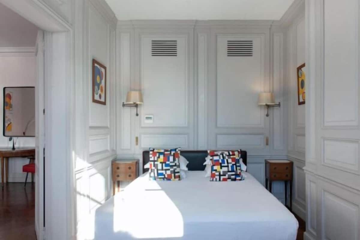 Premium bedding, minibar, in-room safe, blackout drapes