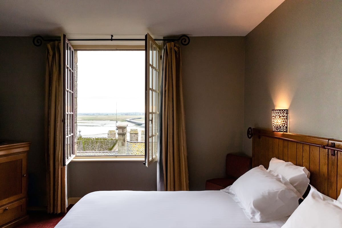 Double Room Red House Bay View | Minibar, desk, blackout curtains, free WiFi
