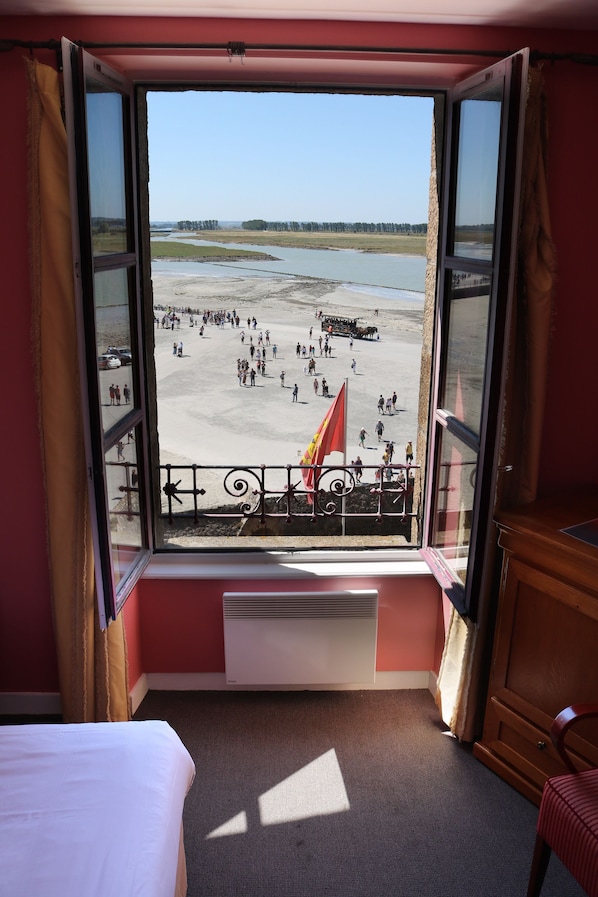 Double Room Bay View Inn | Minibar, desk, blackout curtains, free WiFi