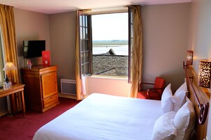 双人房或双床房, 海湾景观 (Annex or Main Building) | 迷你吧、办公桌、遮光窗帘、免费 WiFi