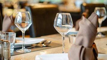 Frokost, lunsj og middag serveres, franske retter