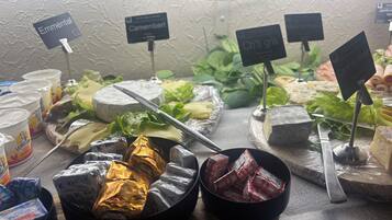 每日供应当地美食早餐(需付费)