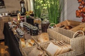 Frühstück, Mittagessen und Abendessen