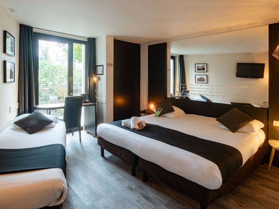 Camera quadrupla | Biancheria da letto di alta qualità, una scrivania, insonorizzazione