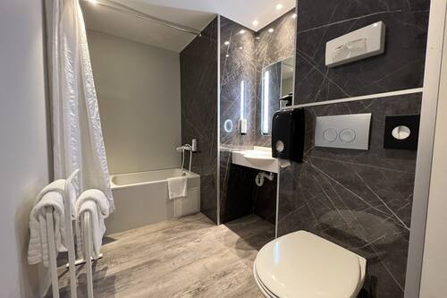 Quadruple Room | Bathroom | Shower, free toiletries, hair dryer, towels
