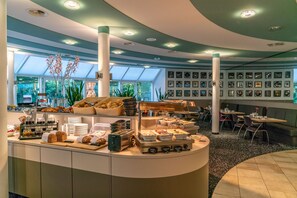 Frokostbuffé hver dag (EUR 16 per person)