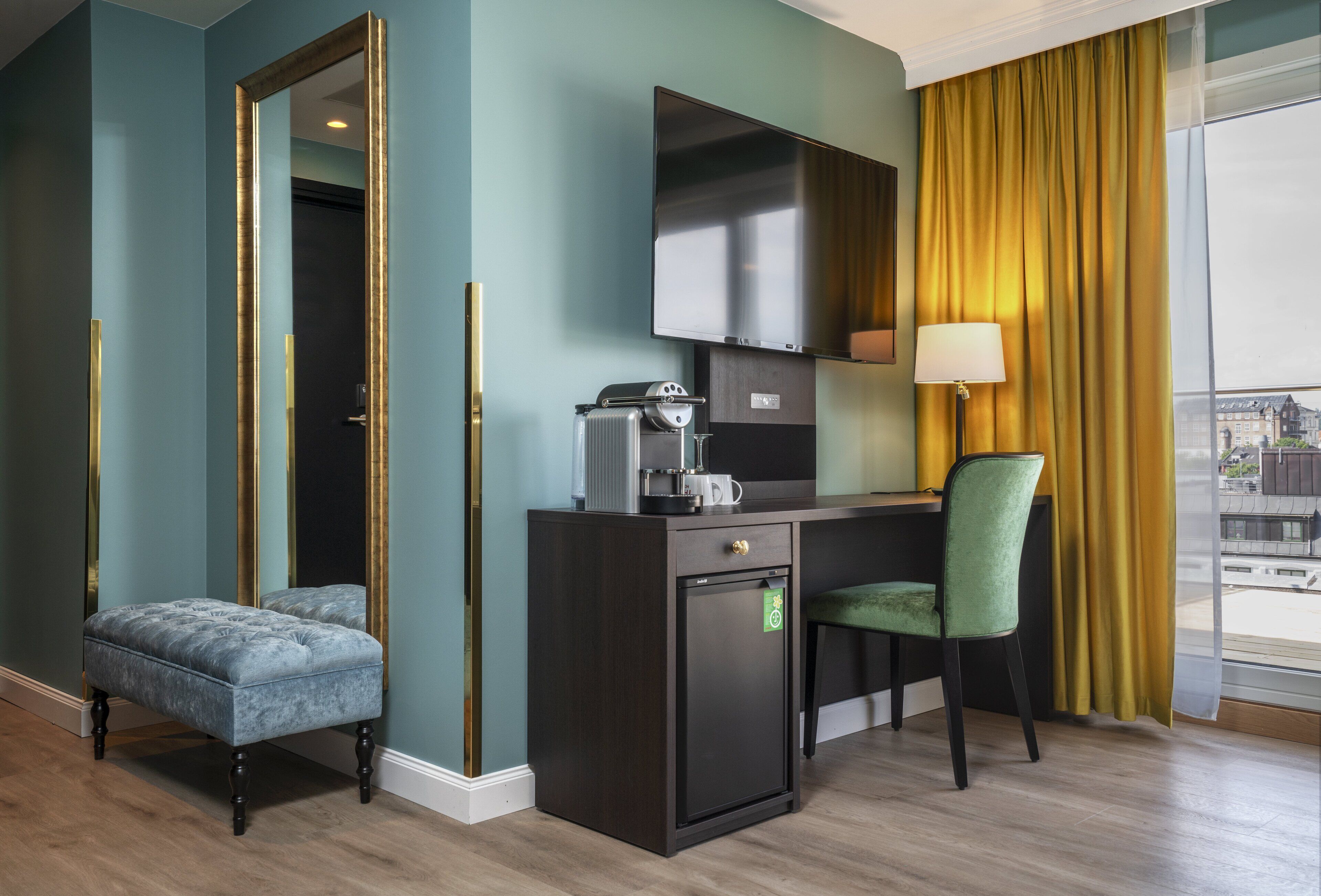 suite, non smoking | 1 bedroom, premium bedding, pillow-top beds, minibar