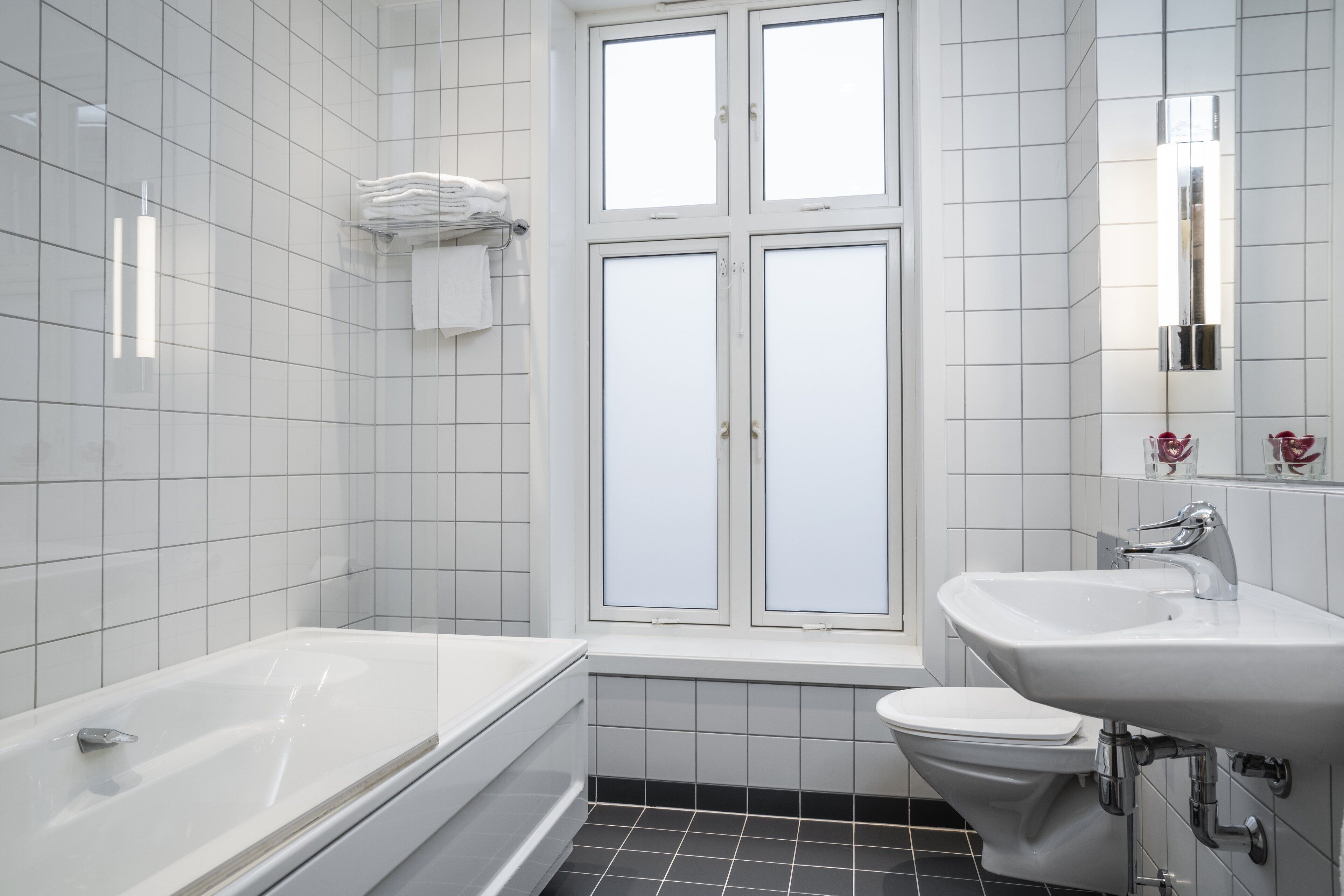 business room, non smoking | bathroom | hair dryer, towels