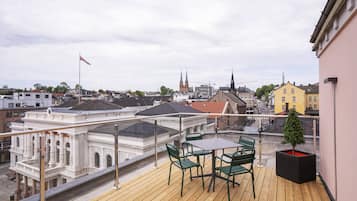 Suite, niet-roken | Uitzicht vanaf balkon