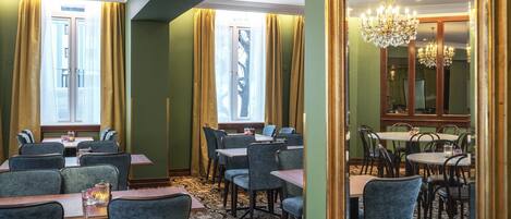 Breakfast, lunch, dinner served; international cuisine