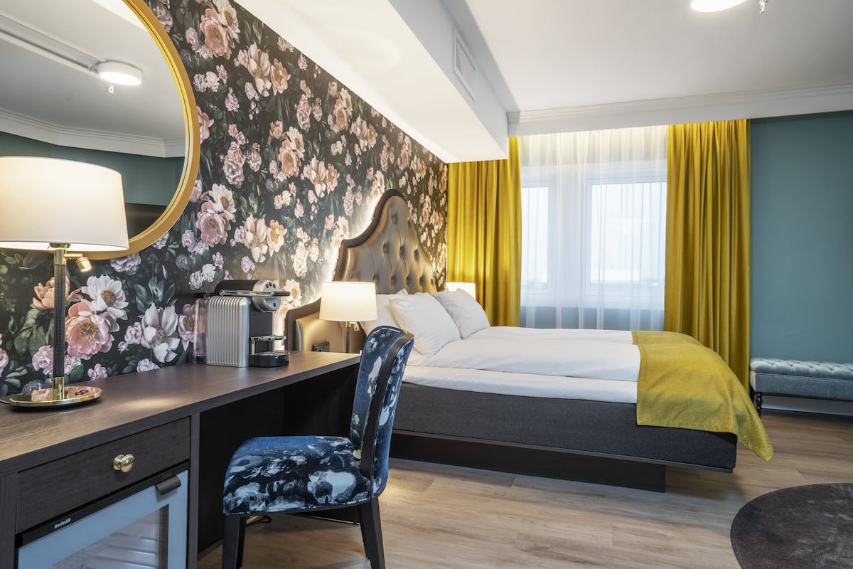 superior room, non smoking | 1 bedroom, premium bedding, pillow-top beds, minibar