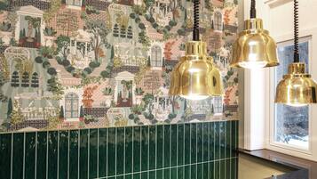 Breakfast, lunch, dinner served; international cuisine