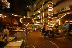 Breakfast, lunch, dinner served; Italian cuisine, alfresco dining - Las Vegas Hotel Suites (Panama City)