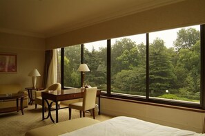 迷你吧、客房內保險箱、書桌、遮光布/窗簾