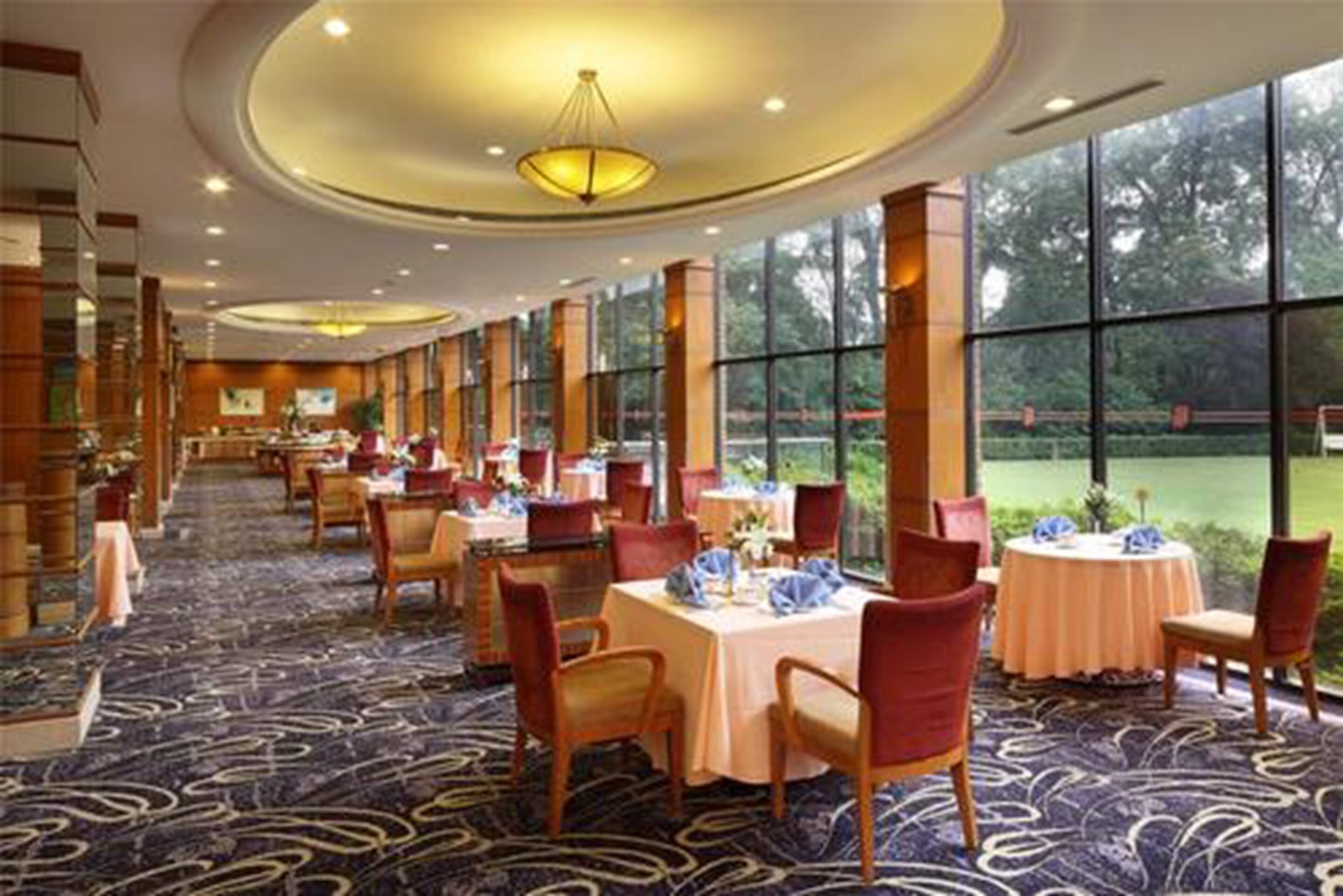 daily buffet breakfast (cny 128 per person)