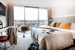 Address Club King Room  | Premium-sengetøj, pengeskab på værelset, skrivebord, lydisolering