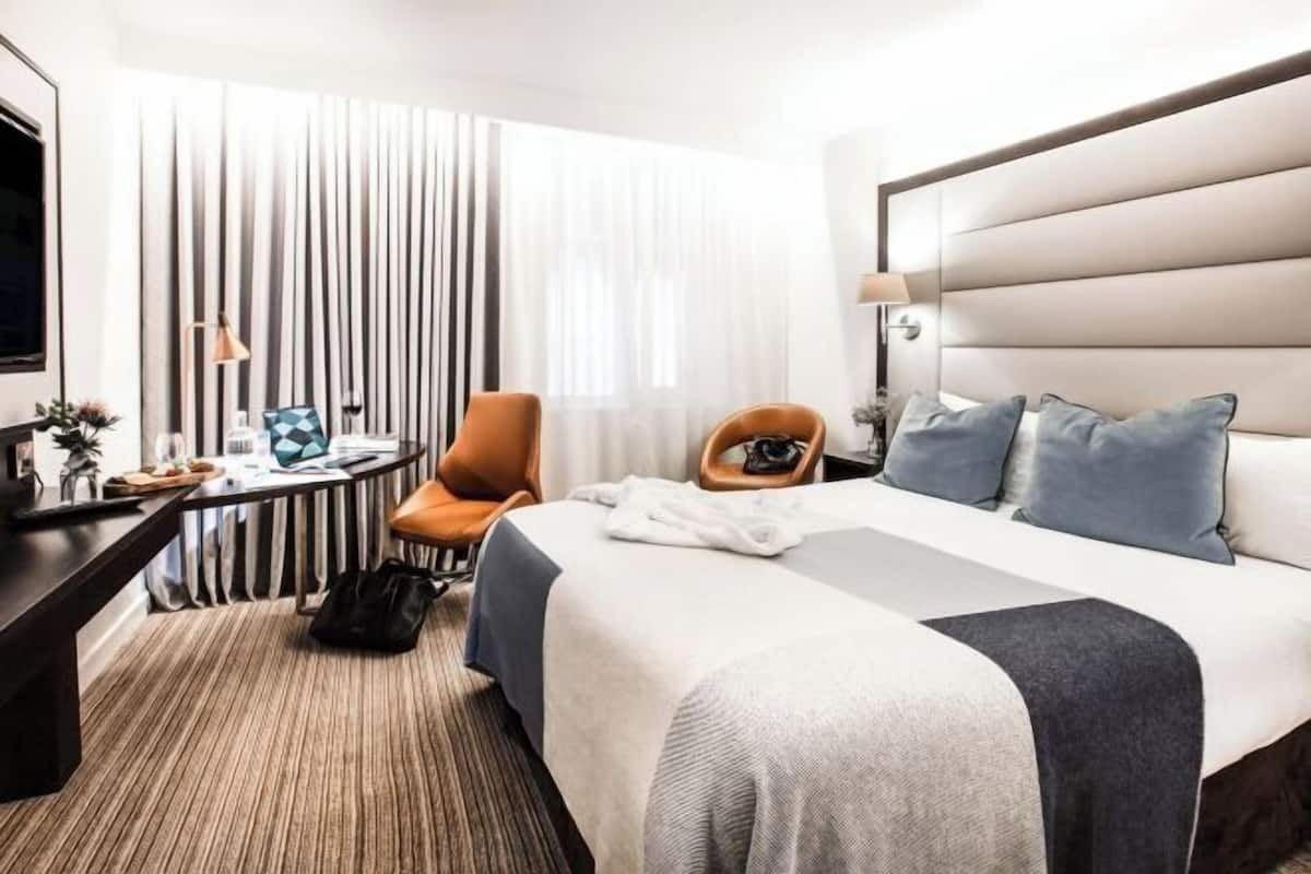 1 bedroom, premium bedding, in-room safe, desk