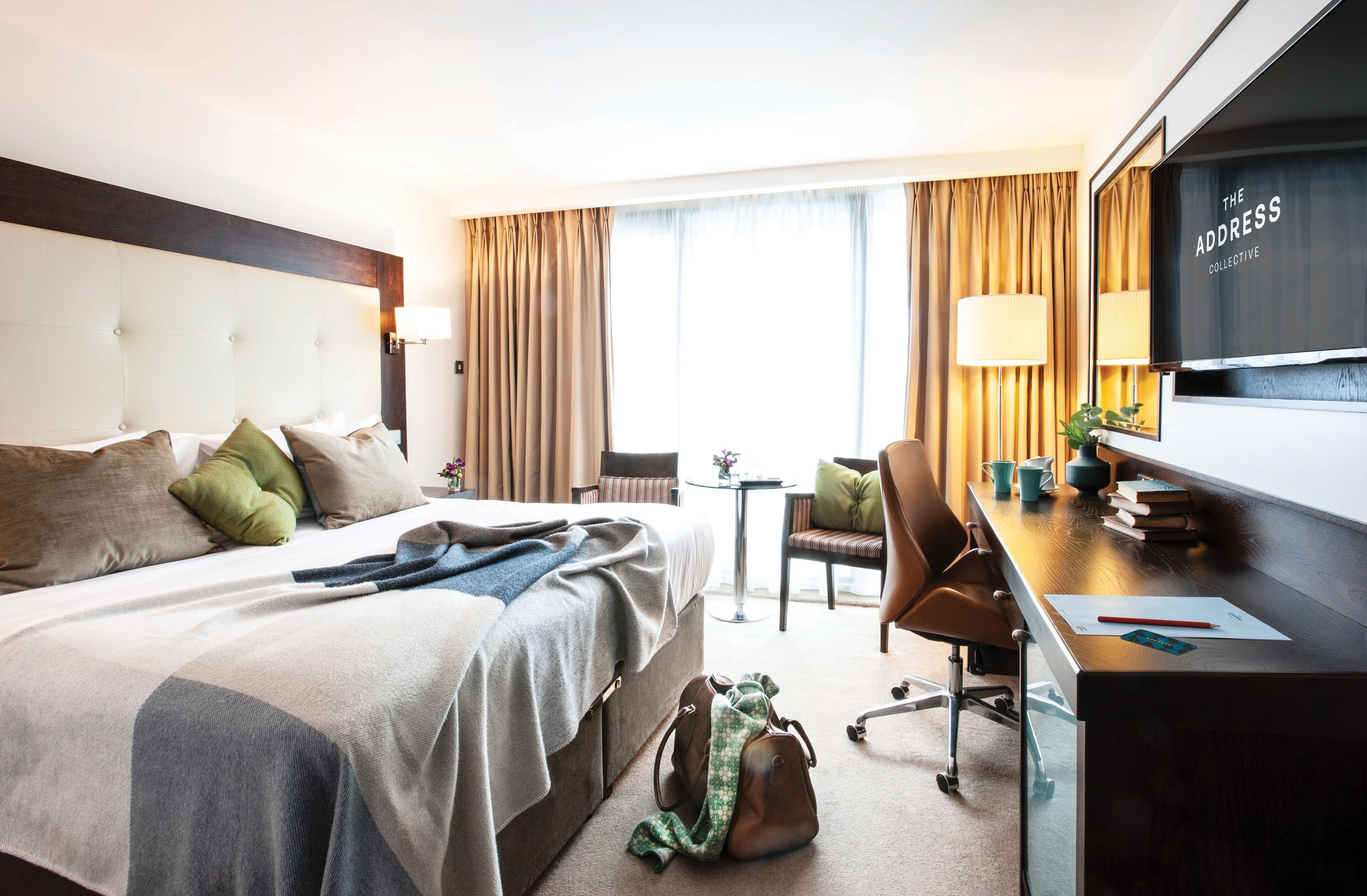 premier room, 1 king bed | 1 bedroom, premium bedding, in-room safe, desk