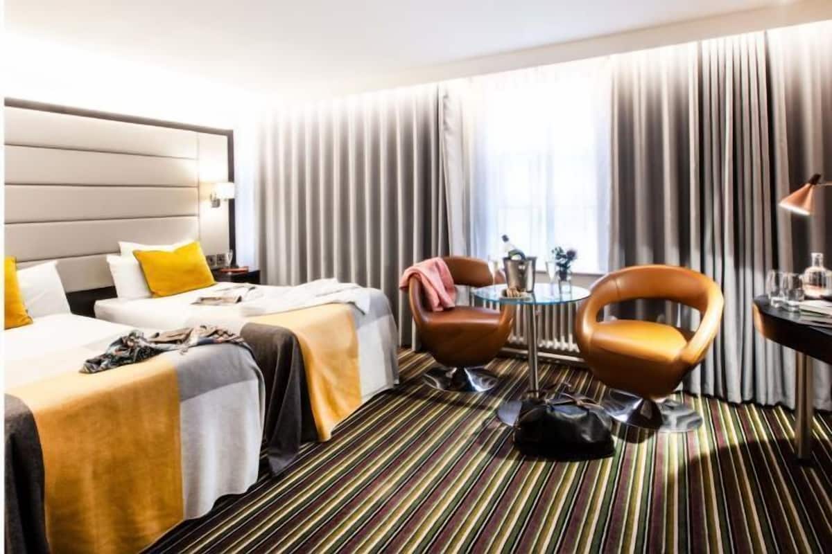 1 bedroom, premium bedding, in-room safe, desk