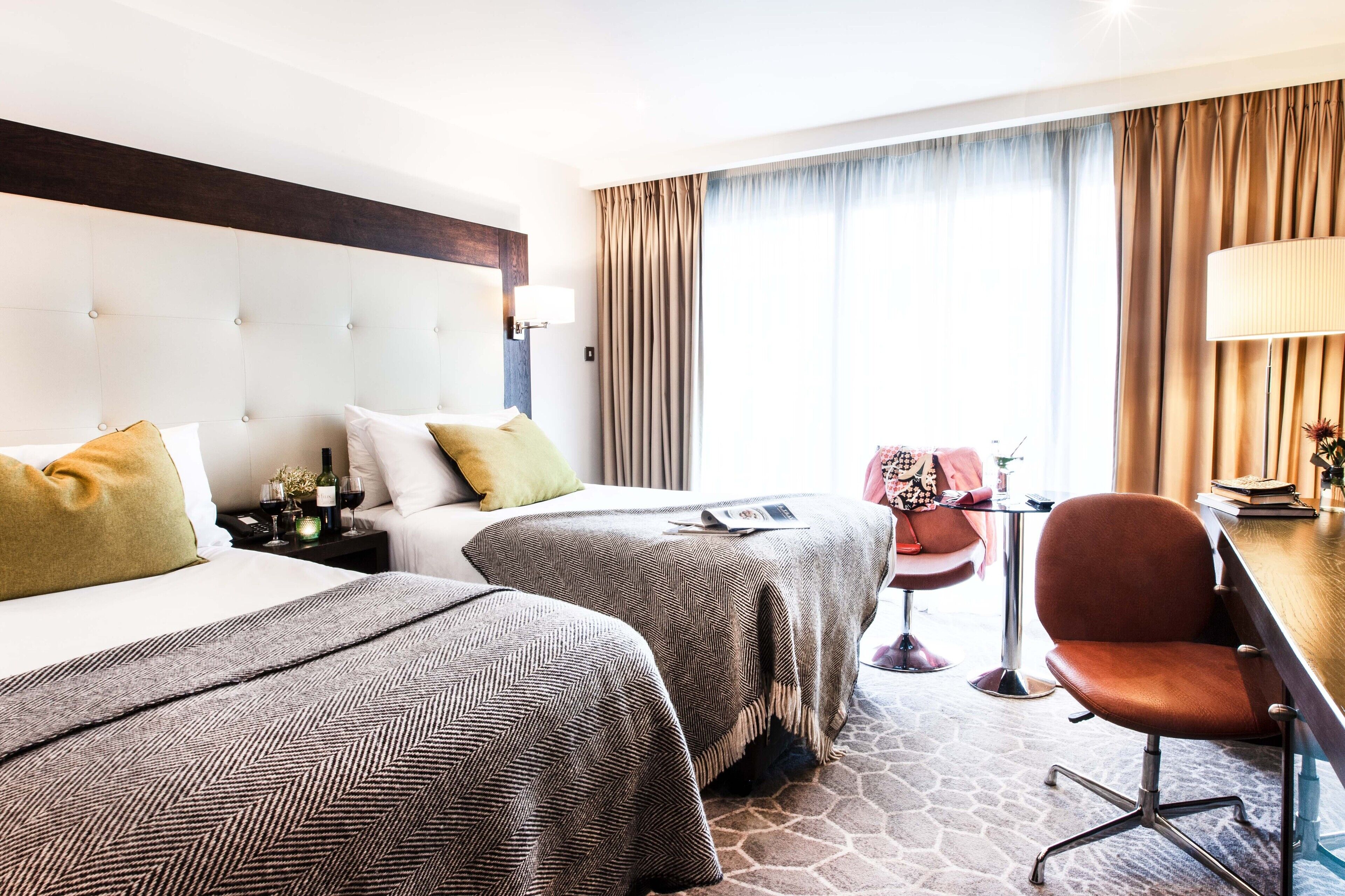 premier twin room | 1 bedroom, premium bedding, in-room safe, desk