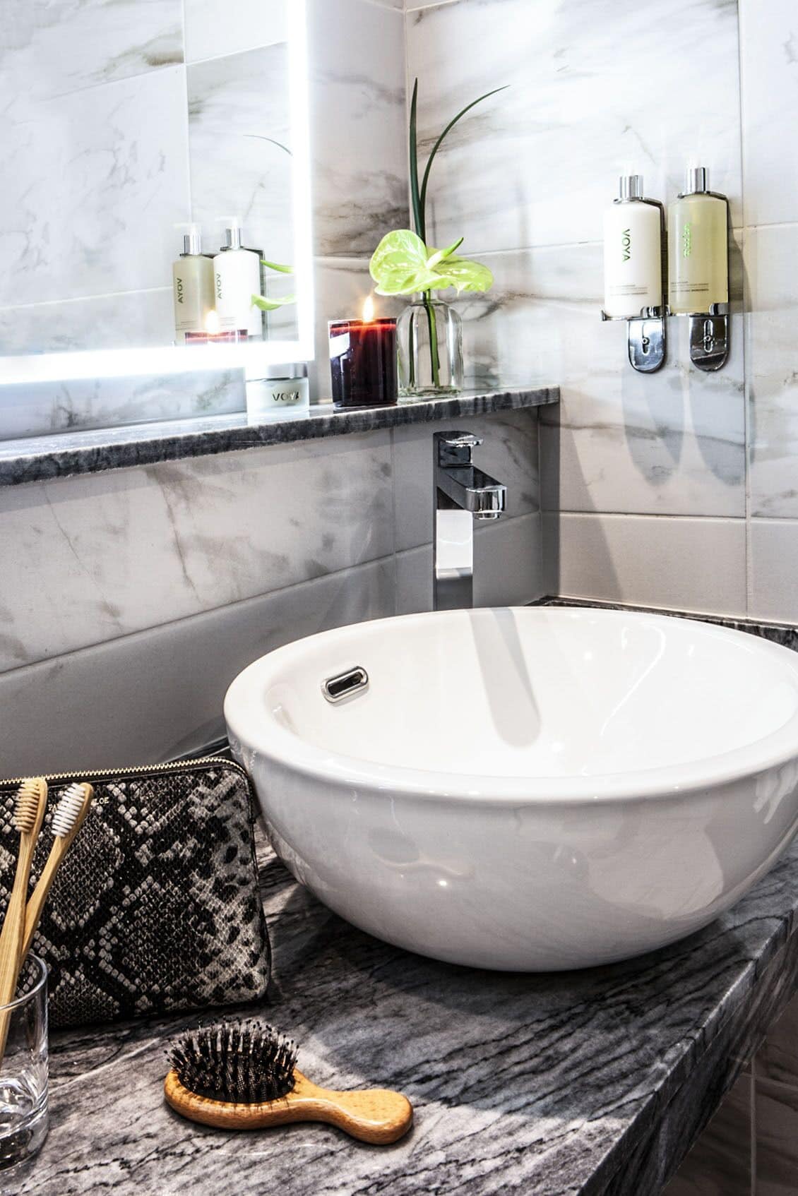 combined shower/bathtub, free toiletries, hair dryer, towels