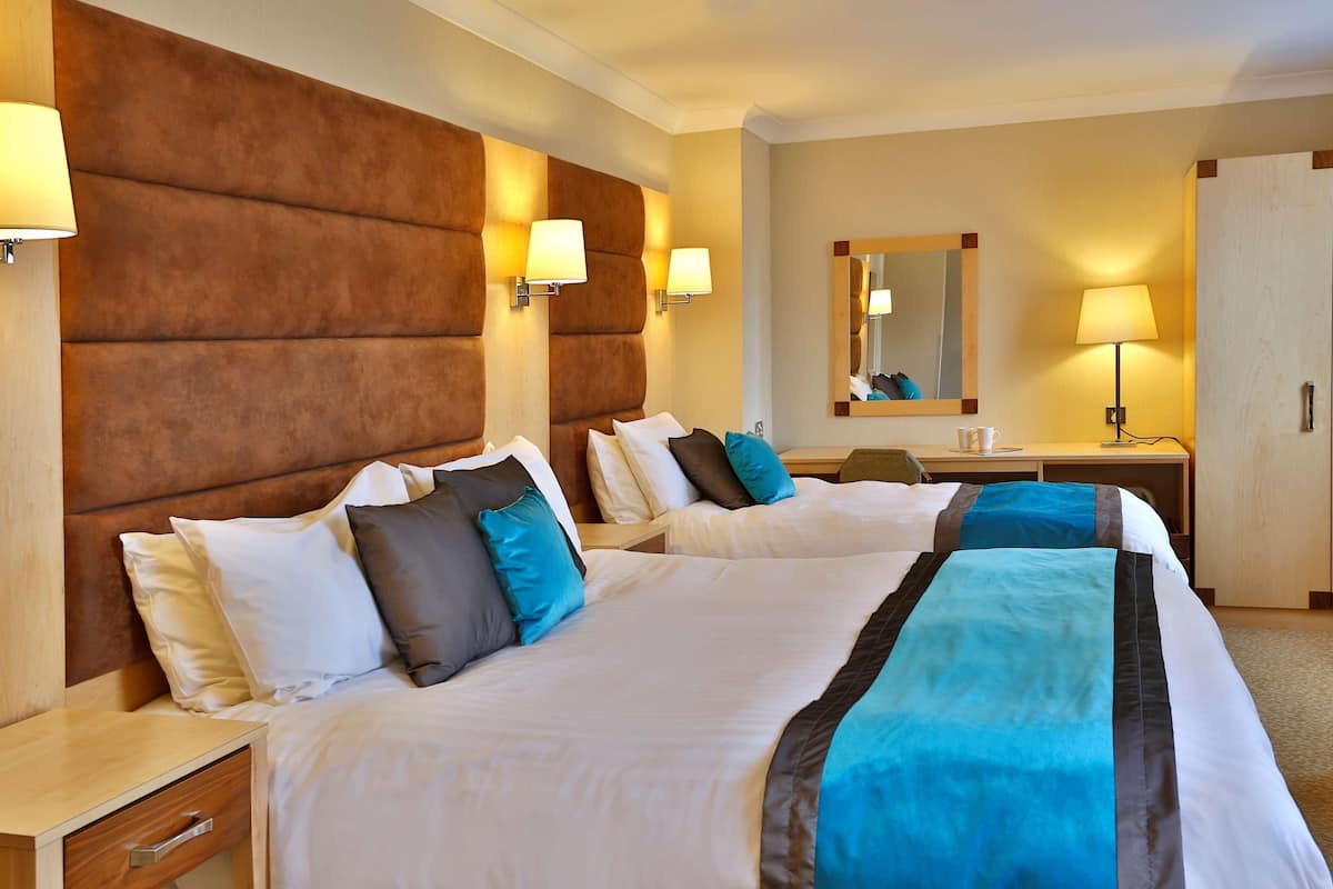 Premium bedding, in-room safe, desk, laptop workspace