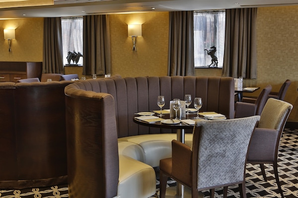 Breakfast, lunch, dinner served; British cuisine