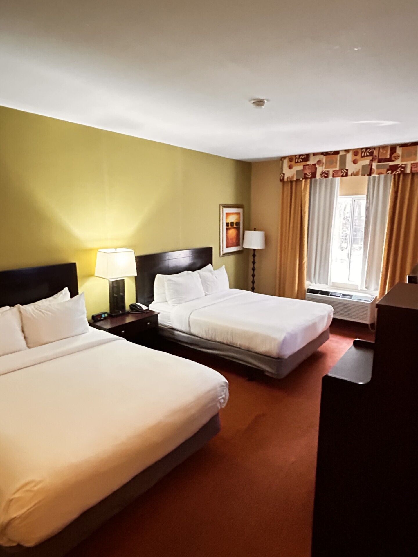 Literie de qualité supérieure, coffres-forts dans les chambres, bureau