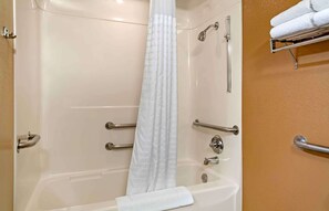 Studio, 1 Queen Bed, Accessible, Non Smoking | Bathroom - Extended Stay America Select Suites Detroit Farmington Hills (Farmington Hills)