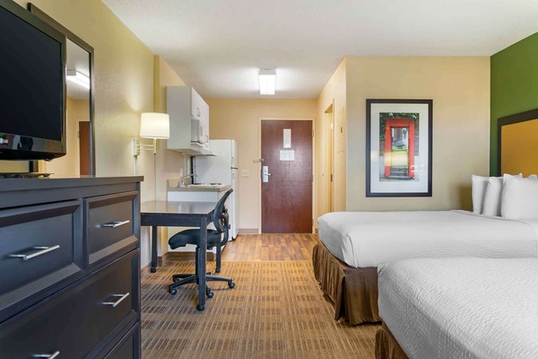 Studio, 2 Double Beds, Non Smoking | Desk, free WiFi, bed sheets