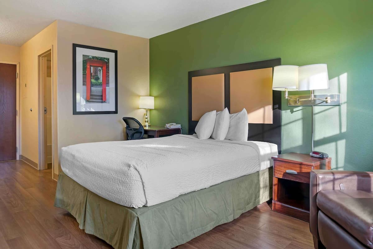 Desk, free WiFi, bed sheets