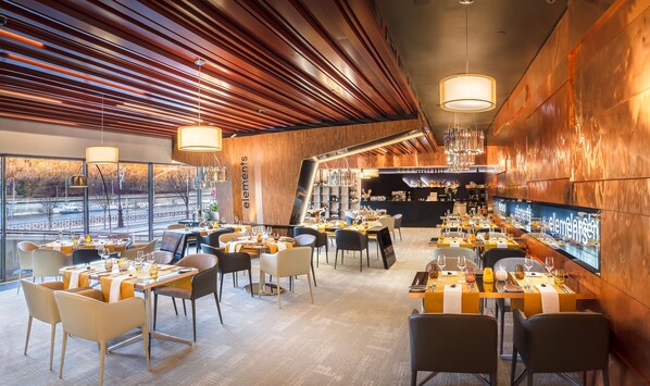 2 restaurants, breakfast, dinner served; Italian cuisine