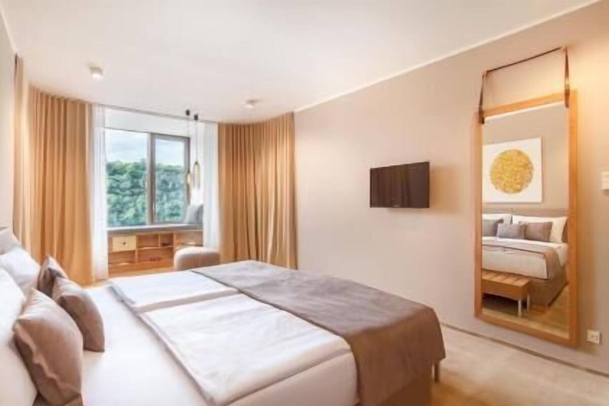 1 sovrum, minibar och värdeförvaringsskåp på rummet