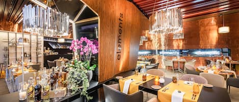 2 restaurants, breakfast, dinner served; Italian cuisine