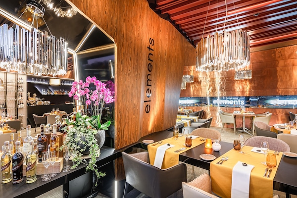 2 restoran, melayani sarapan, makan malam; sajian masakan Italia