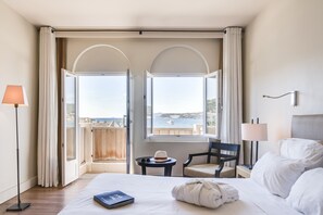 Free minibar, in-room safe, desk, free cots/infant beds