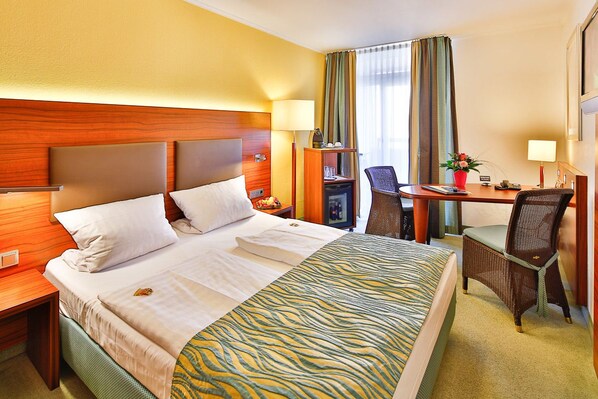 50-厘米液晶电视 （配备卫星频道）、电视