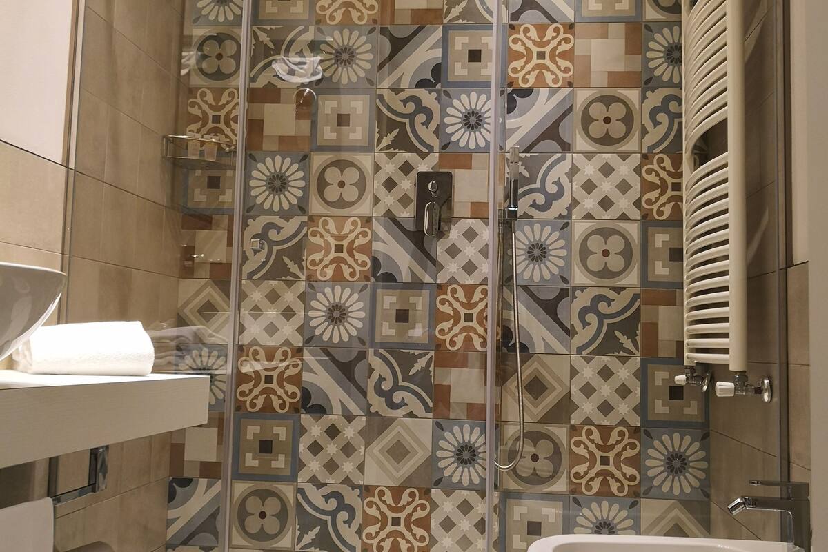 double room | bathroom | free toiletries, hair dryer, bidet, towels