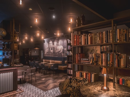 Bar (on property). Quality Hotel Olavsgaard