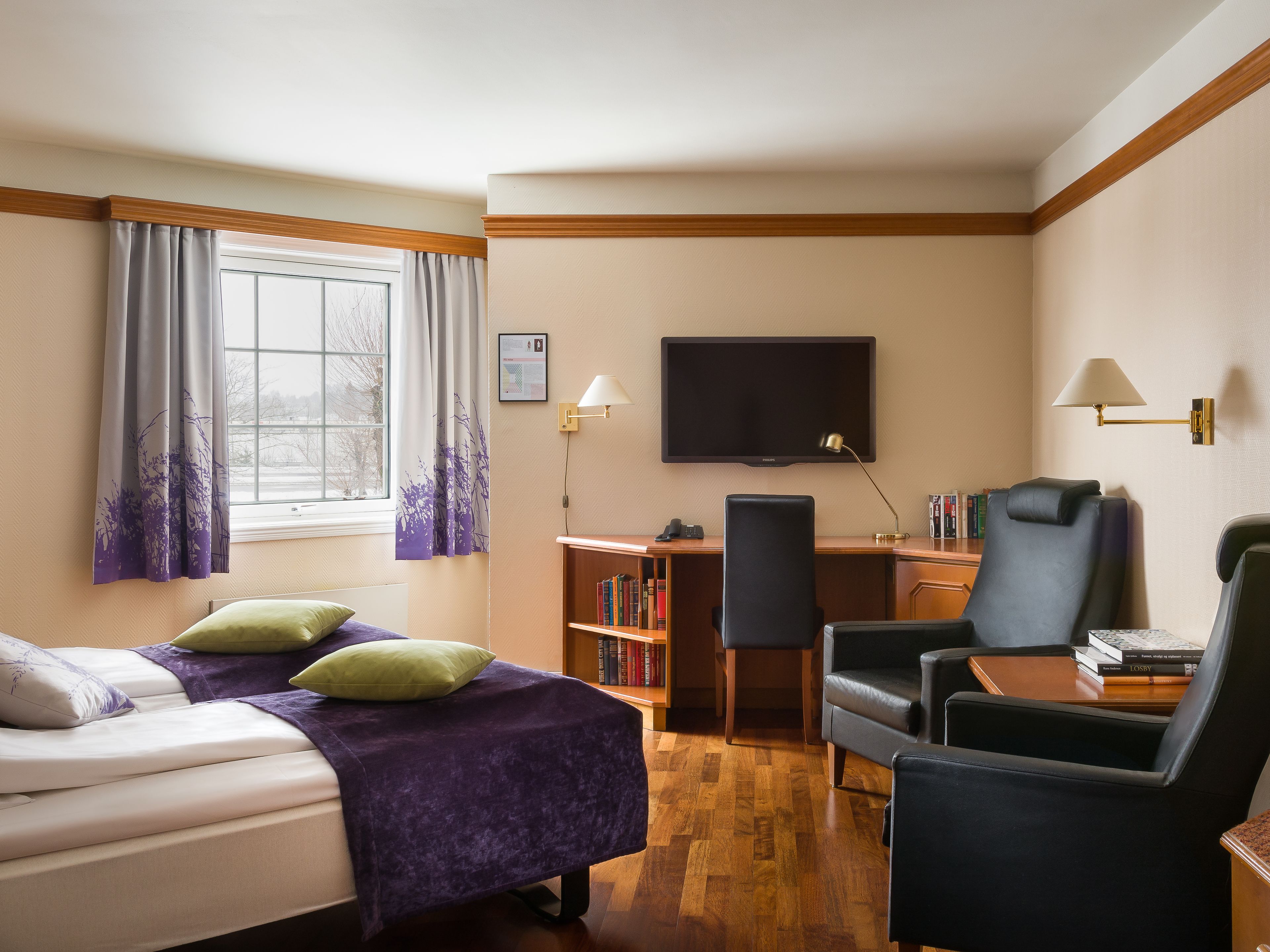 standard room, 1 double bed, non smoking | desk, iron/ironing board, cots/infant beds