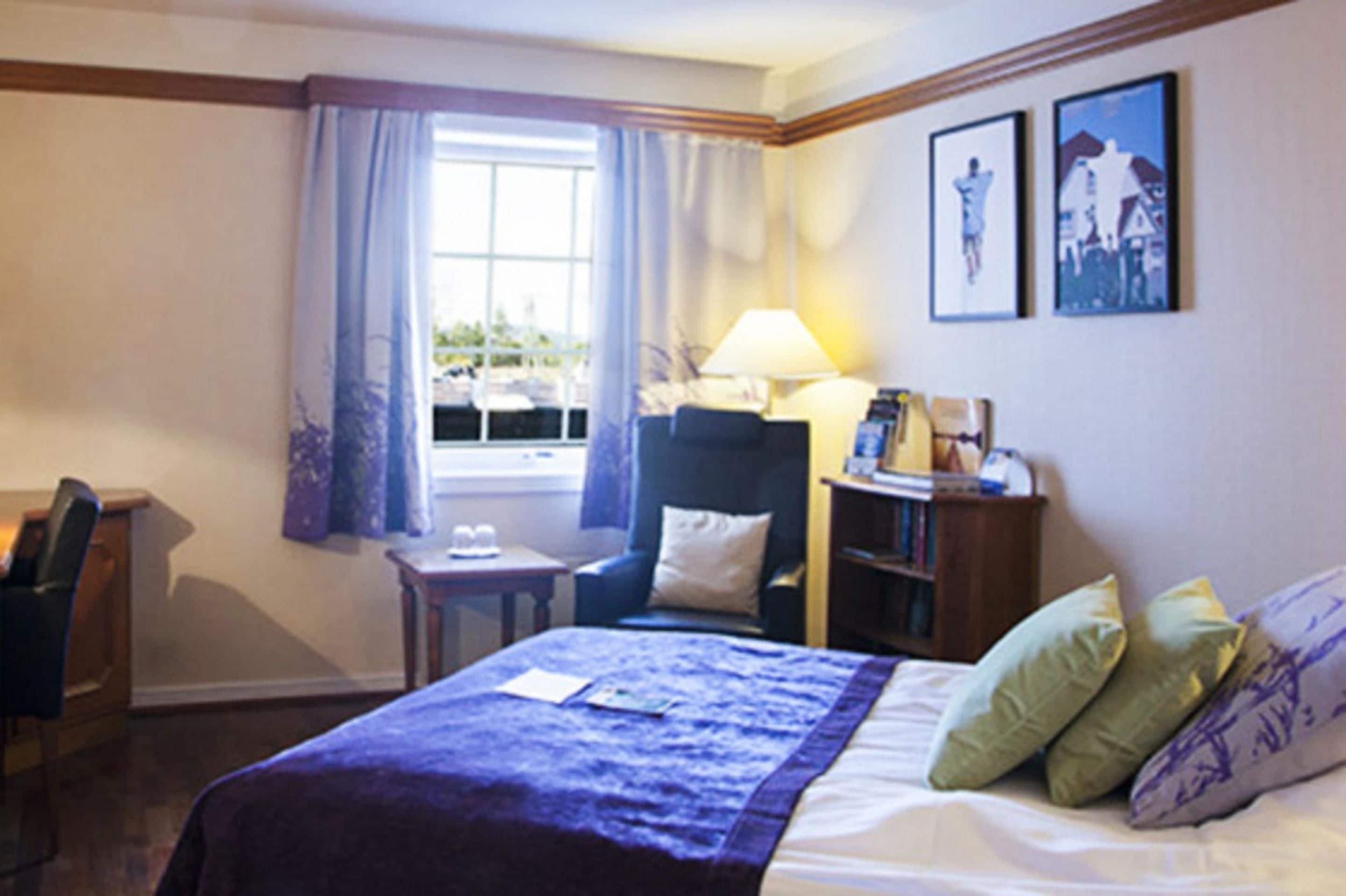 room, 1 double bed, non smoking | desk, iron/ironing board, cots/infant beds