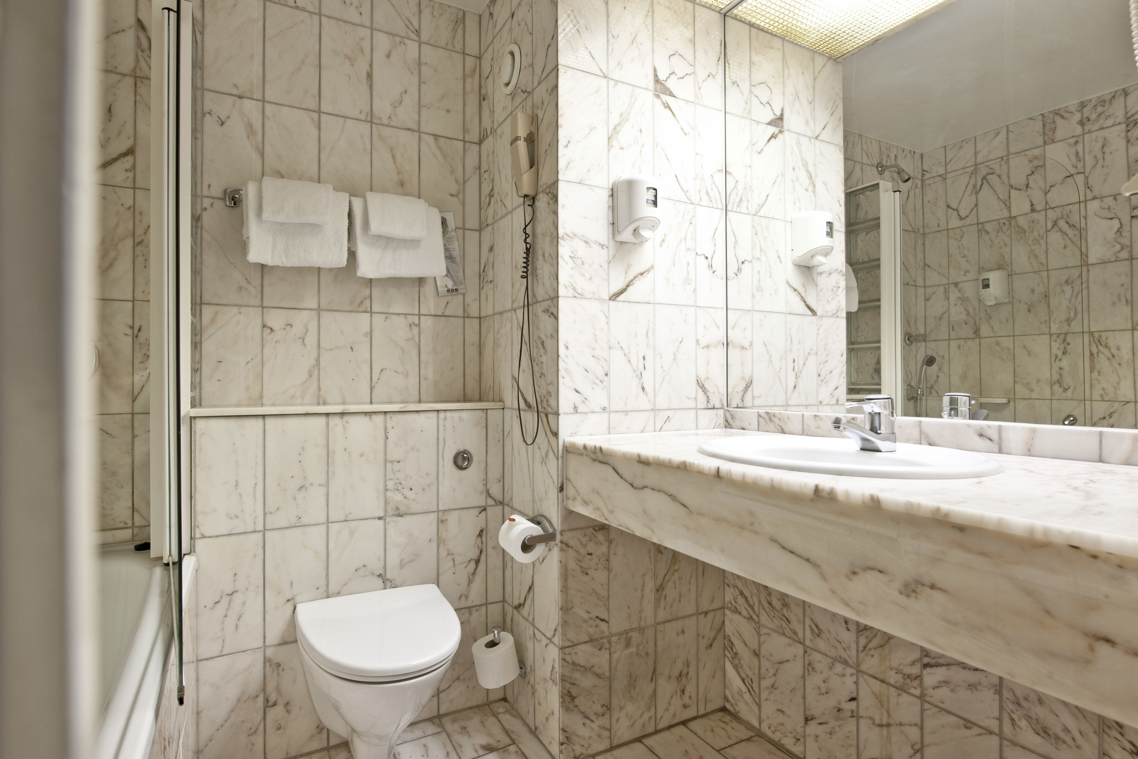 standard room, 1 double bed, non smoking | bathroom | shower, towels