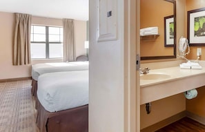 Studio, 2 Double Beds, Non Smoking | Bathroom | Combined shower/tub, free toiletries, towels